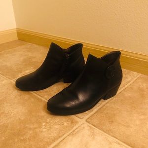 🏵(2 for $20) 🏵 Jack Rogers Peyton Black Bootie
